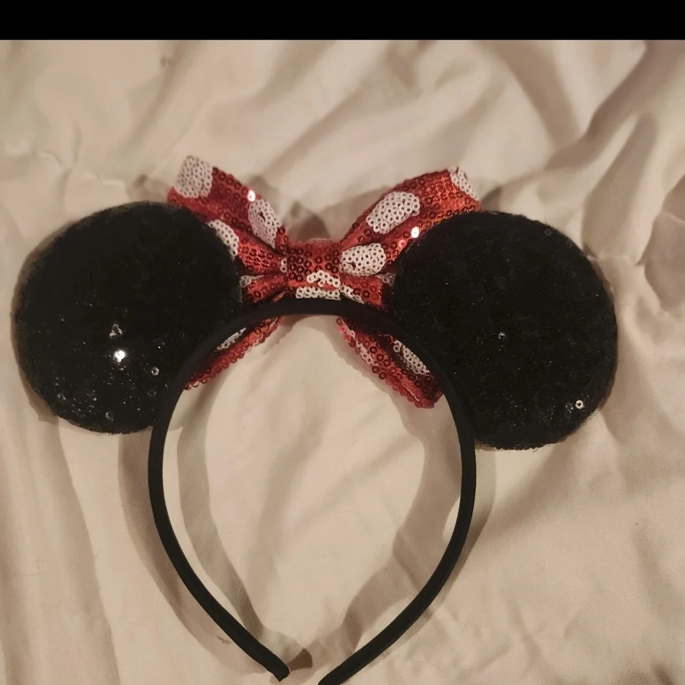 Disney Black Minnie Mouse Ear Headband with Red Sequin Polka Dot Bow Vacation - Picture 2 of 2